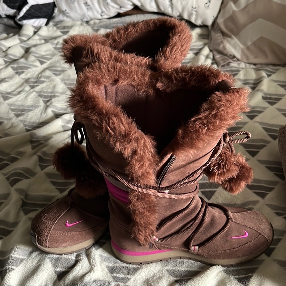 Nike snow boots